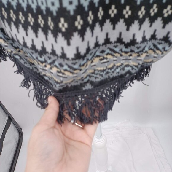QED London Gray Nordic Fair Isle Fringe Poncho Sweater Women's M/L Relaxed Cozy - Picture 5 of 13